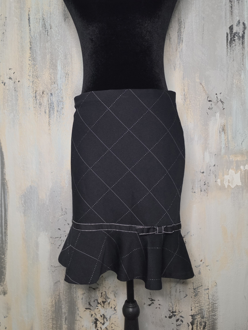 Express Black Diamond-Stitch Pencil Skirt with Ruffle Trim Size Small